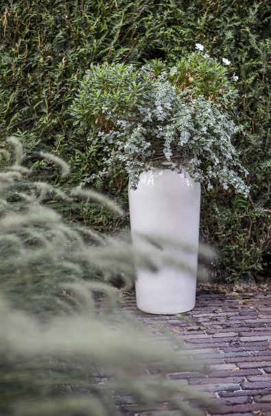 tuin betonklinkers oprit zwembad tuin