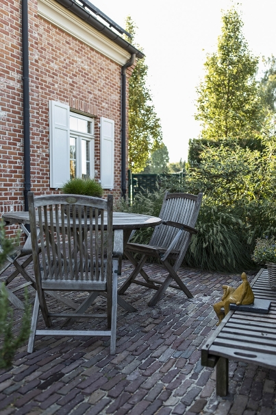 tuin betonklinkers oprit zwembad tuin