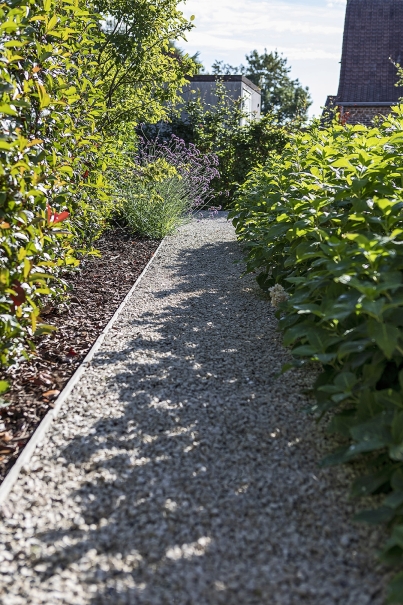 tuin betonklinkers oprit zwembad tuin