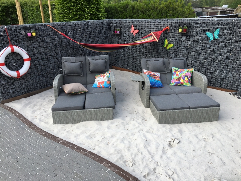 tuin betonklinkers oprit zwembad tuin
