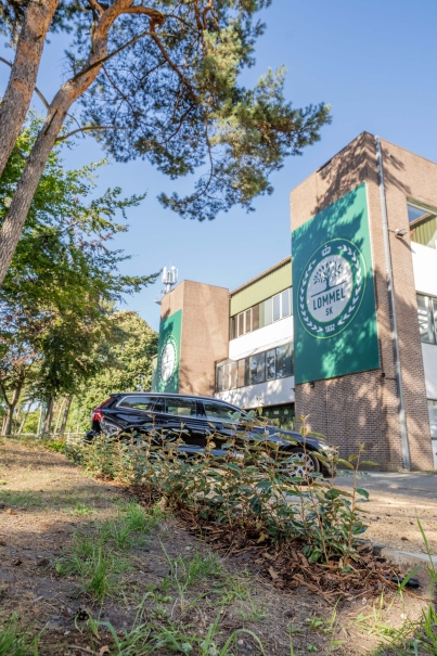 tuin betonklinkers oprit zwembad tuin
