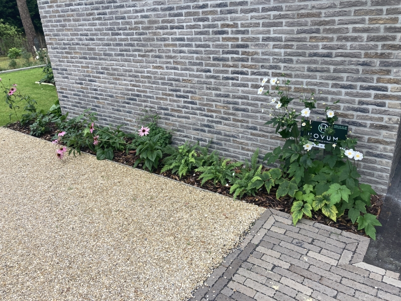 tuin betonklinkers oprit zwembad tuin