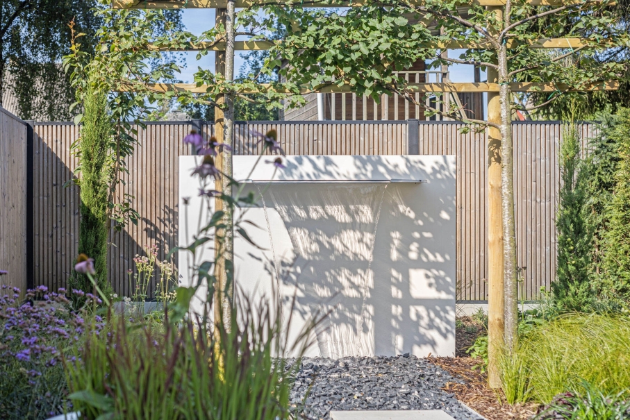 tuin betonklinkers oprit zwembad tuin