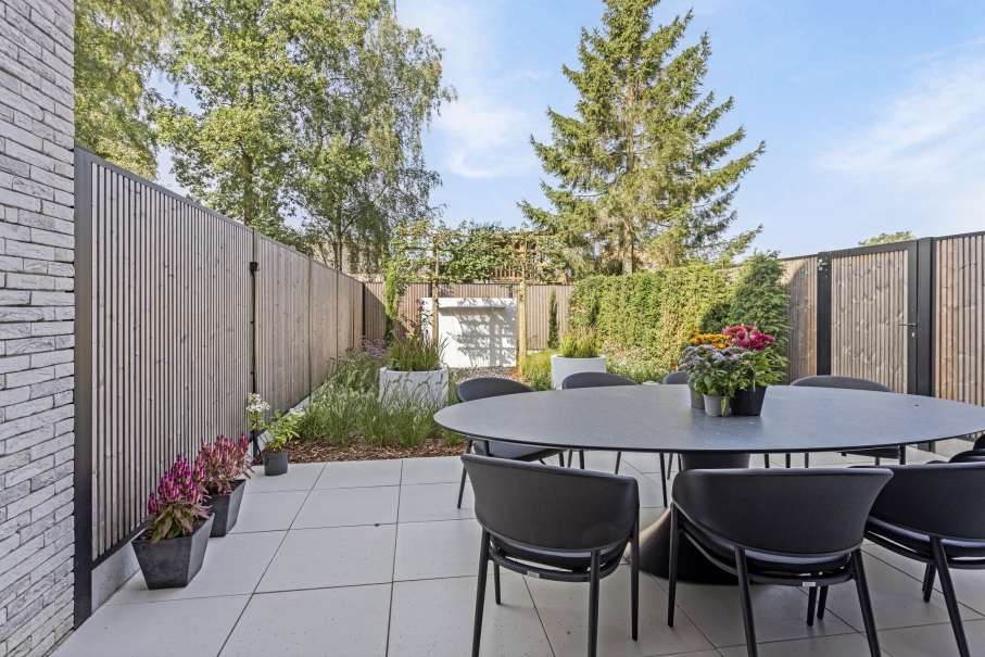 tuin betonklinkers oprit zwembad tuin